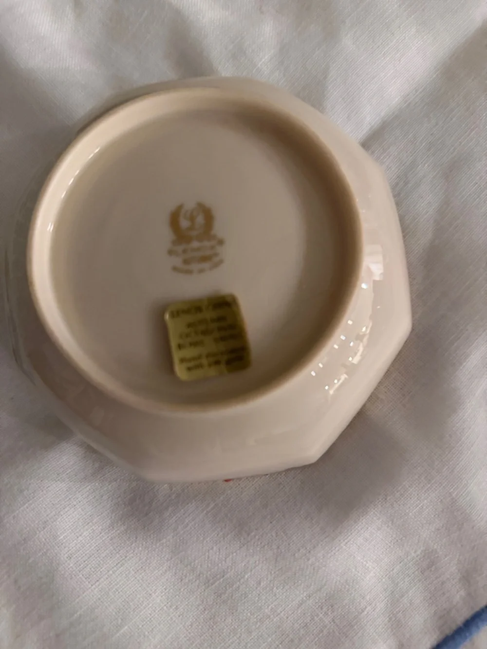 Lenox “Autumn” Octagonal Bowl with matching linen embroidered placemat - Picture 3 of 5